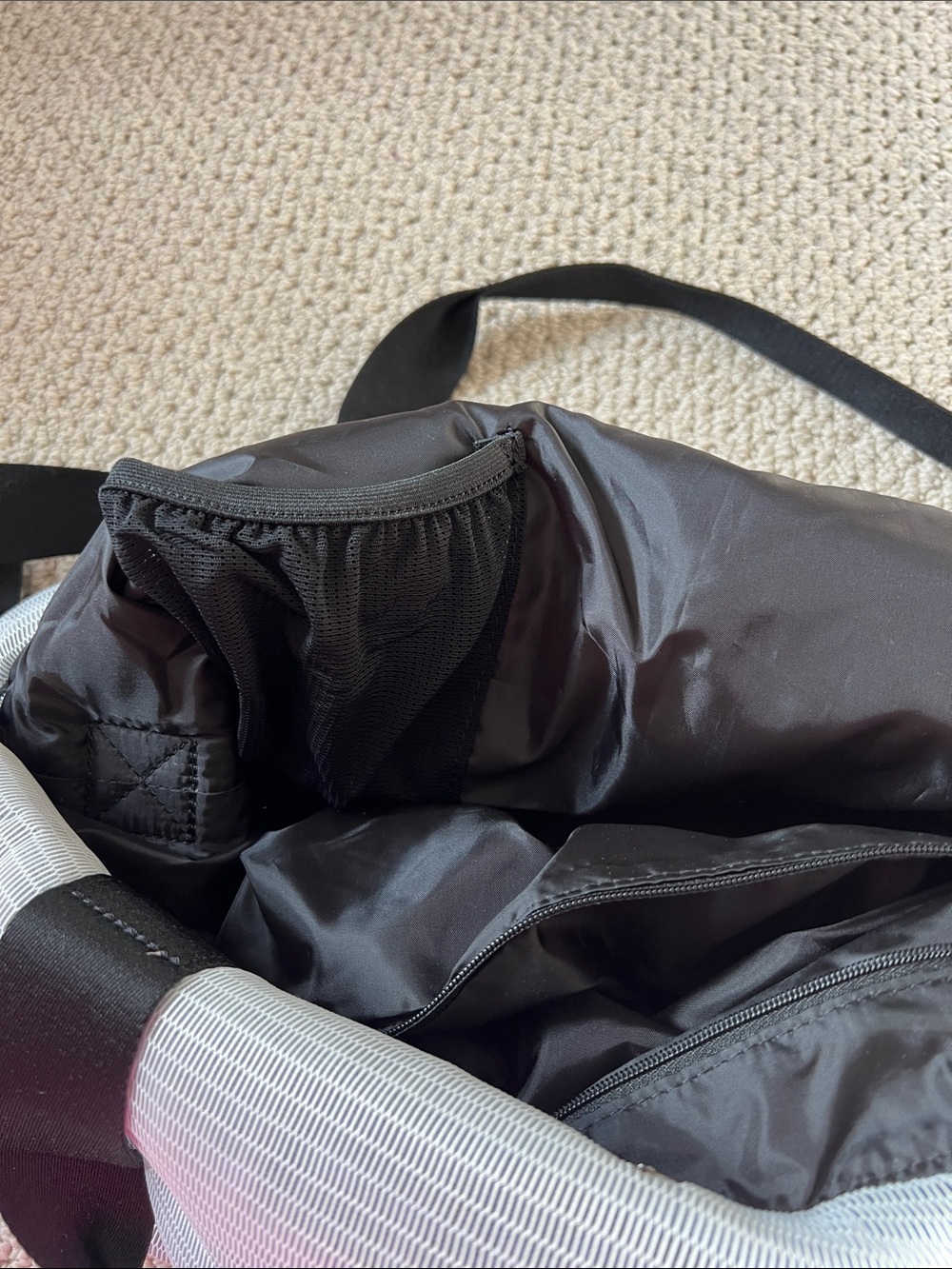Under Armour Tote with Black Straps - Picture 5 of 6